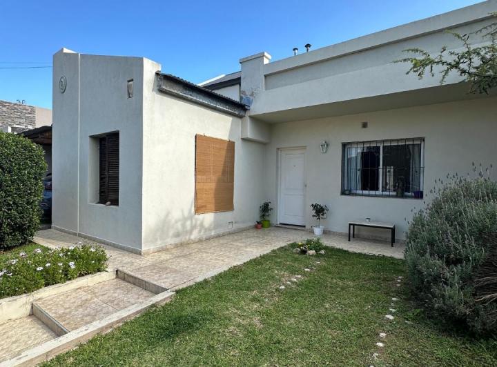 Casa · 213m² · 7 Ambientes · 2 Cocheras