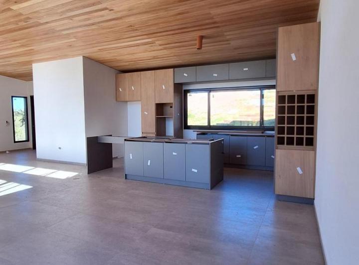 Casa · 1000m² · 7 Ambientes · 2 Cocheras