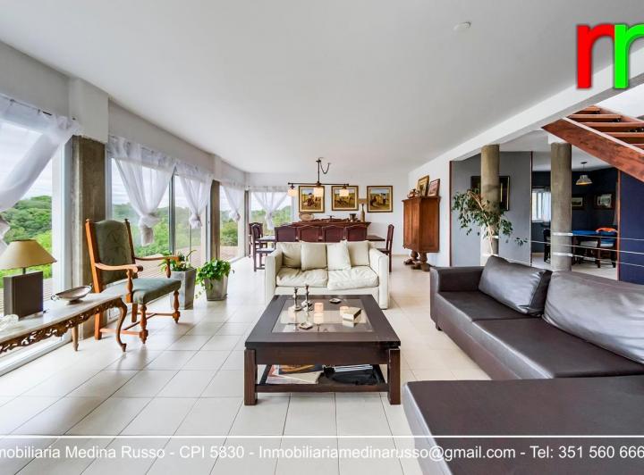 Casa · 300m² · 10 Ambientes · 2 Cocheras