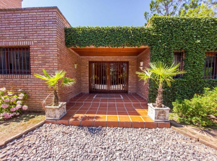 Casa · 330m² · 3 Ambientes