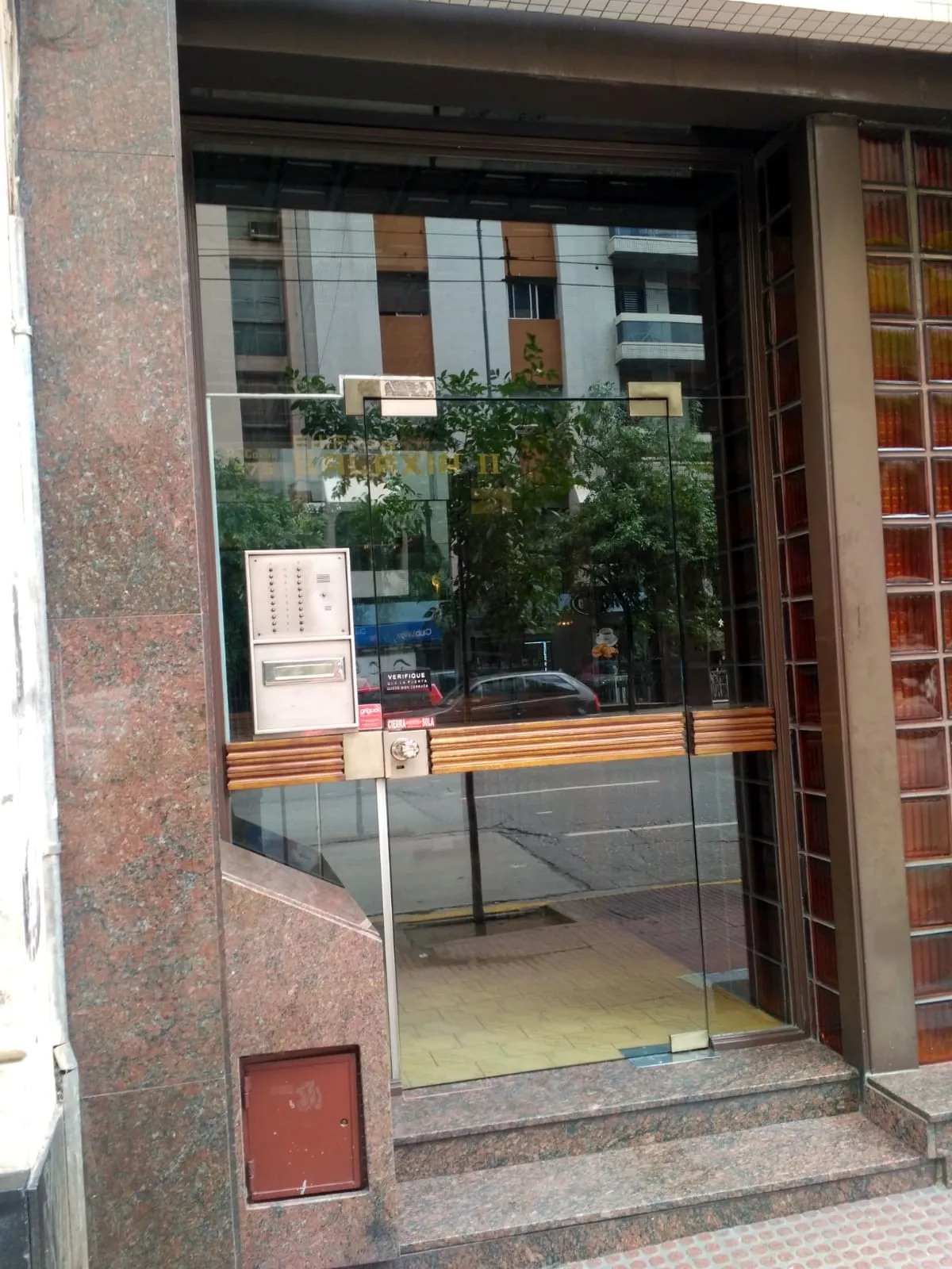 VENTA DEPARTAMENTO TRES DORMITORIOS CON/SIN COCHERA - AV. COLON 575