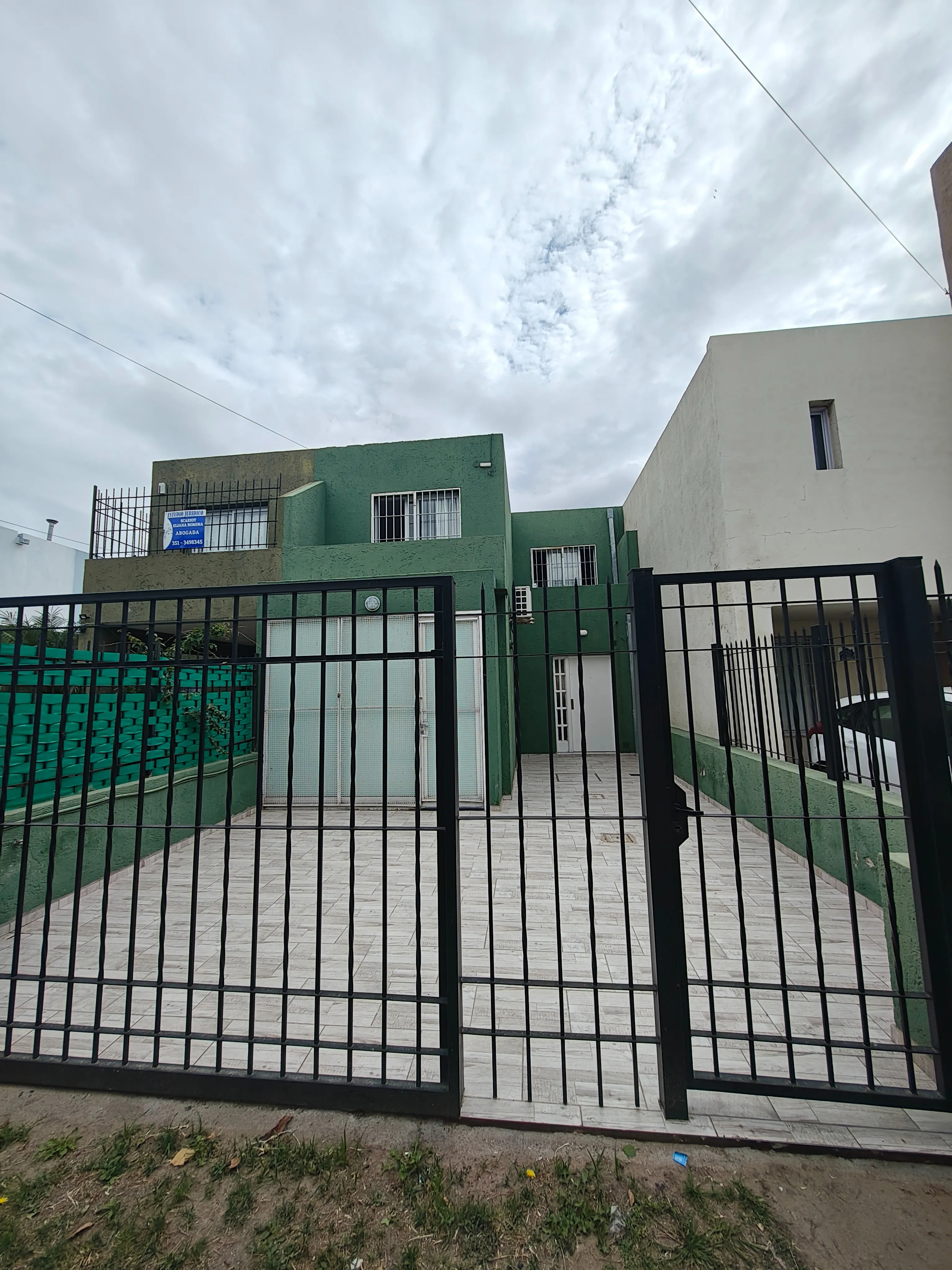 VENDO DUPLEX DE 3 DORMITORIOS EN BARRIO PARQUE LOS MOLINOS