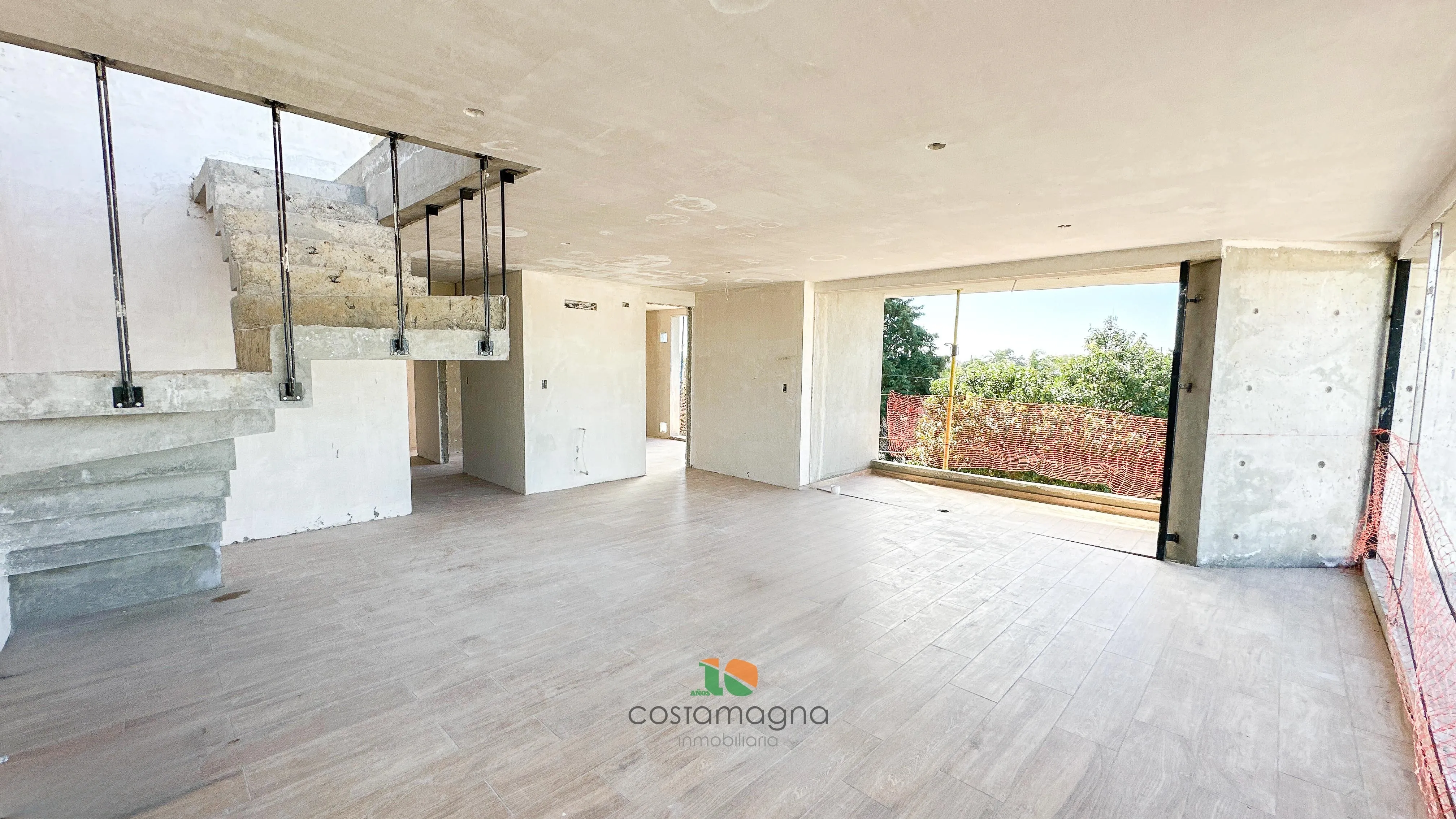 Exclusivo piso con terraza propia en Zona Norte.