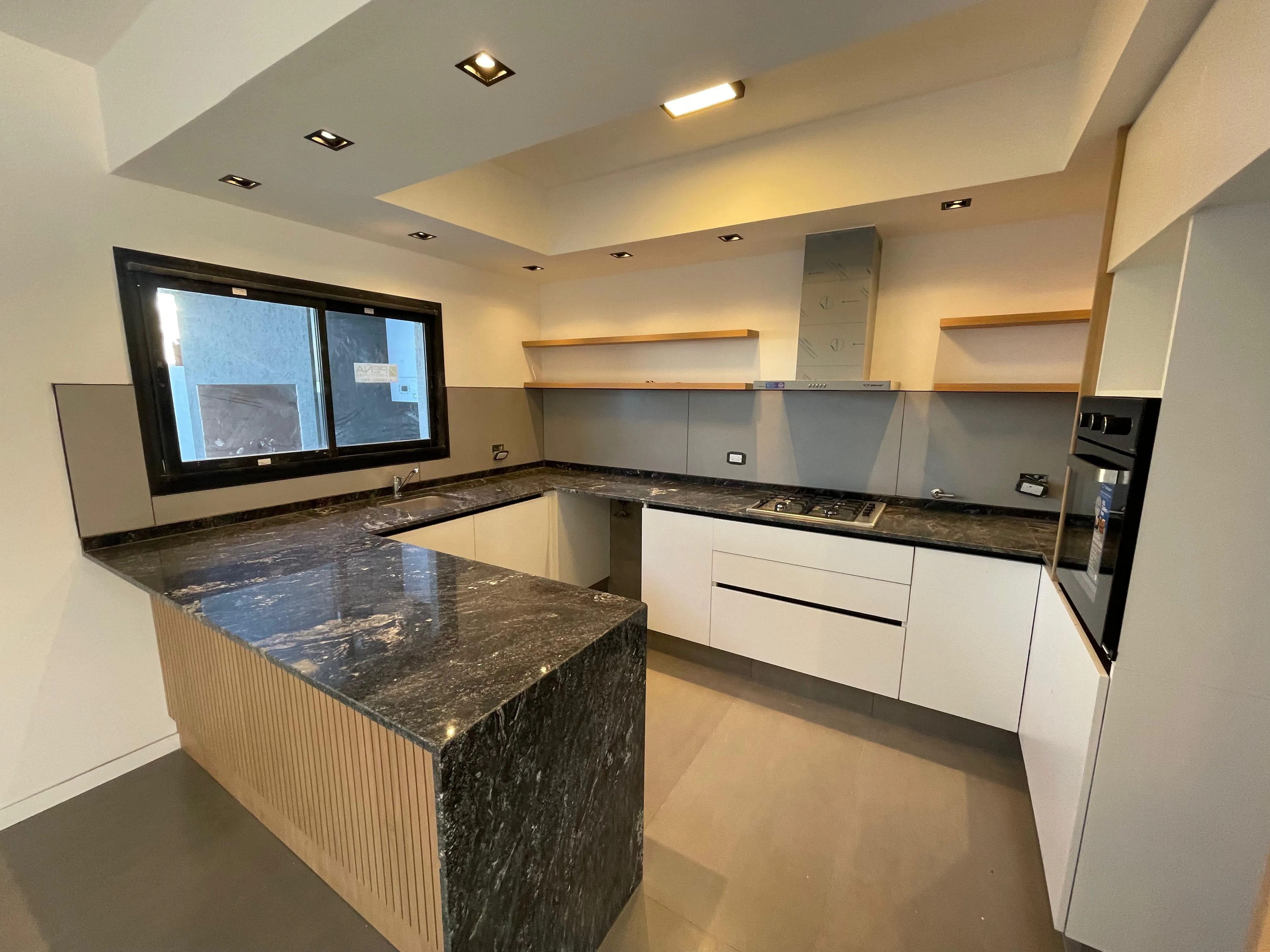 VENTA CON RENTA DUPLEX A EXTRENAR QUEBRADA DE MANANTIALES