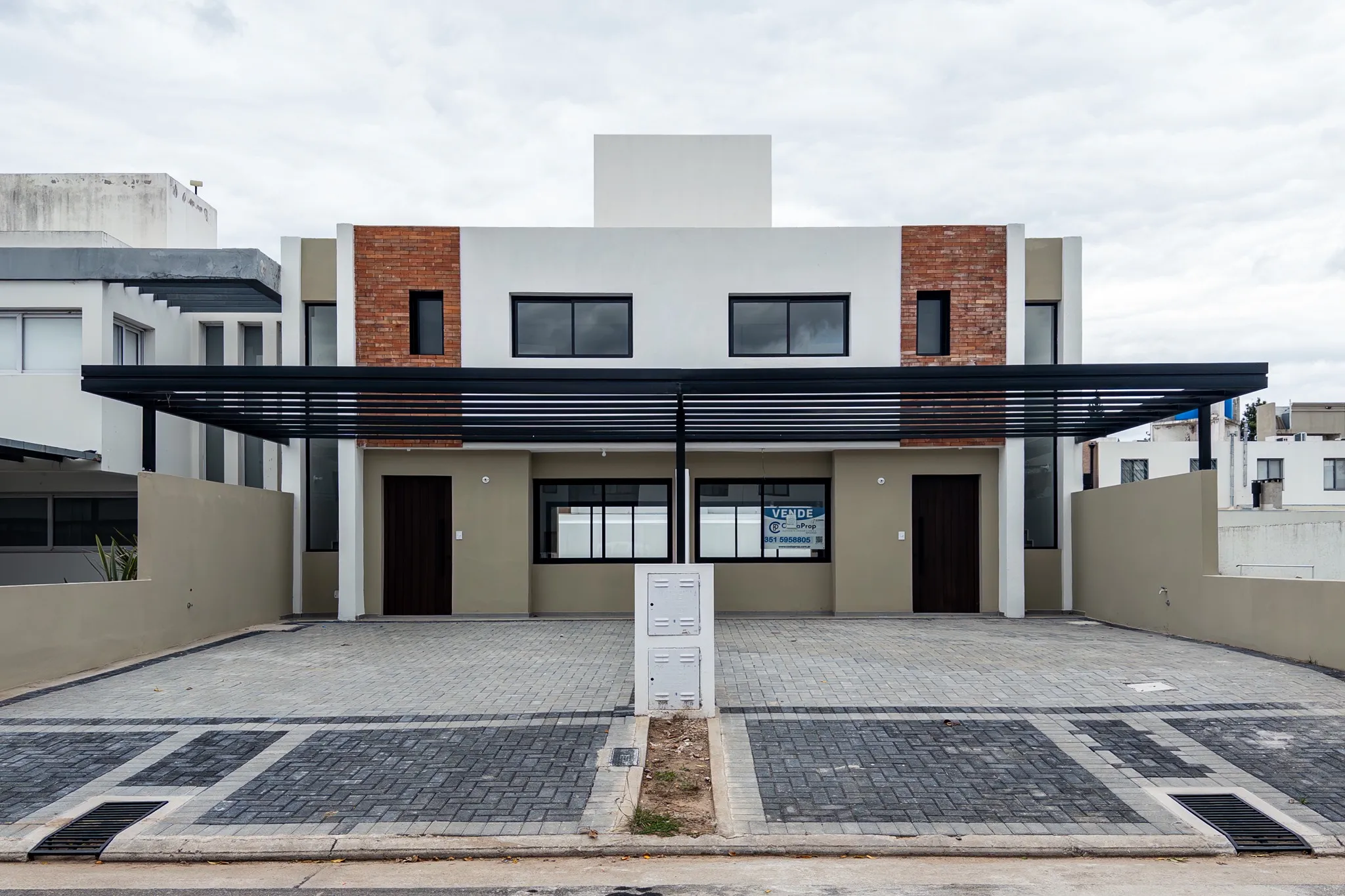 Claros Village Oportunidad! Dúplex con cochera doble y patio - A estrenar!!