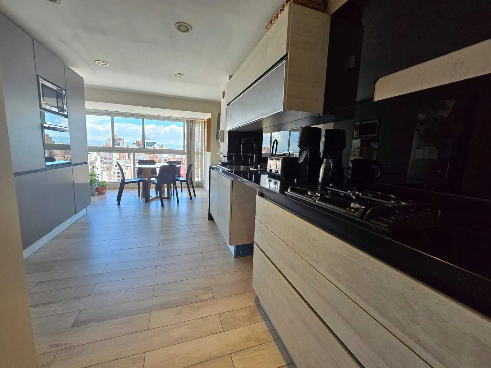 Departamento de 3 dormitorios en venta con cochera  en Nueva Córdoba piso completo remodelado a nuevo!