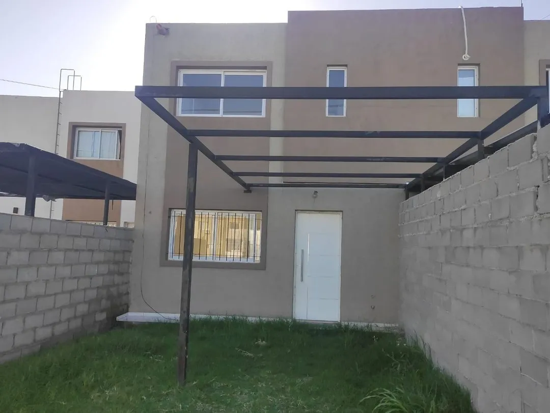 CASA EN VALLE CERCANO 2 DORMITORIOS 2 BAÑOS COCHERA. JP