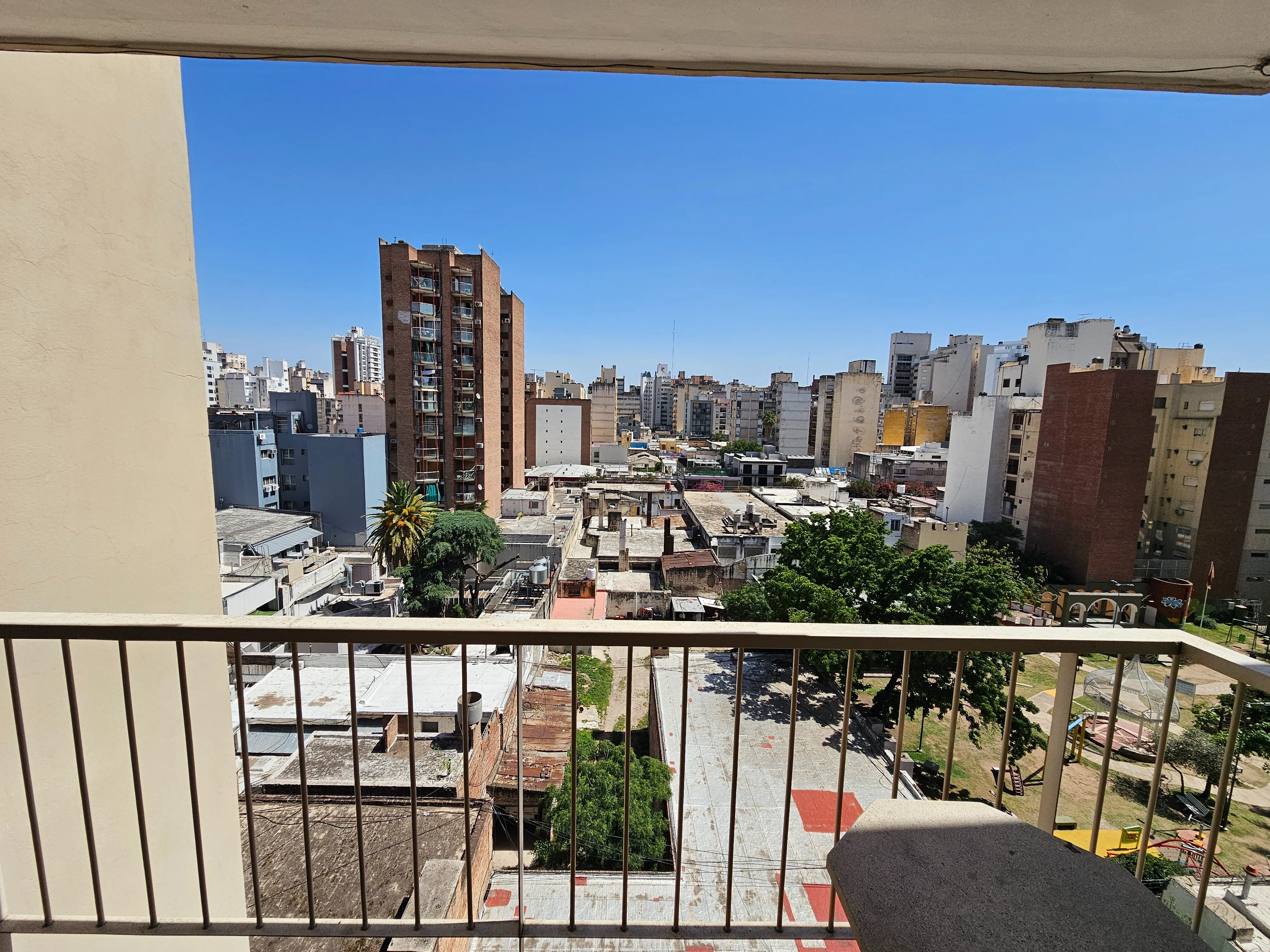 COLON 400.SEMIPOSO+Cochera+Baulera 30m2. Balcon.