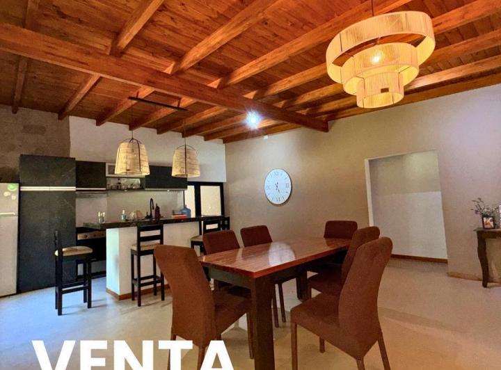 Casa · 170m² · 6 Ambientes · 2 Cocheras