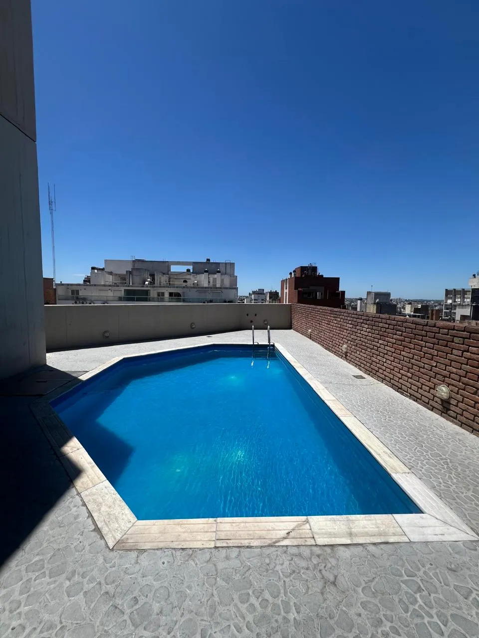 Piso completo en venta de 3 dormitorios y cochera en el corazón de Nueva cba!