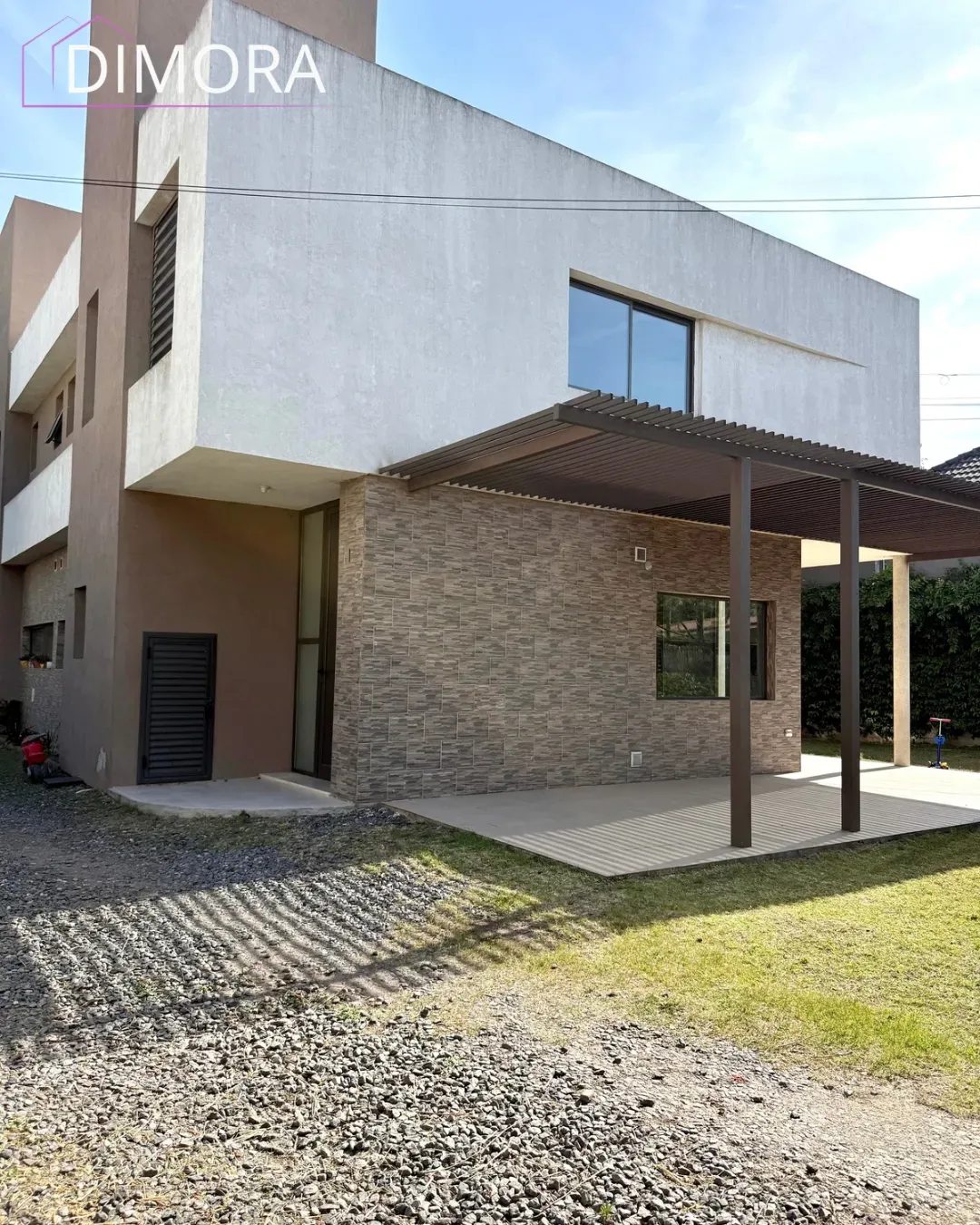 Duplex de 3 dormitorios en Venta en housing cerrado en Villa Belgrano, ZN
