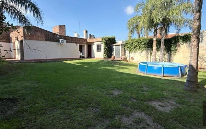 Casa · 230m² · 5 Ambientes · 1 Cochera