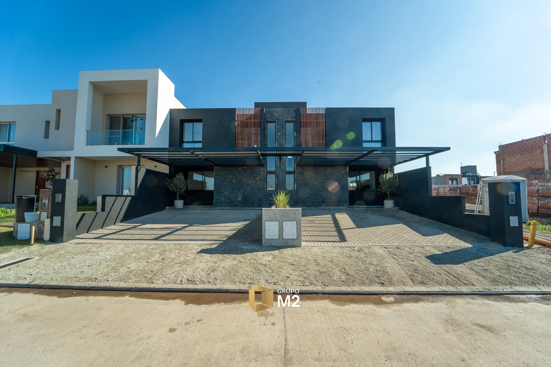 Moderno dúplex a estrenar desarrollado en dos plantas - Brisas de M.