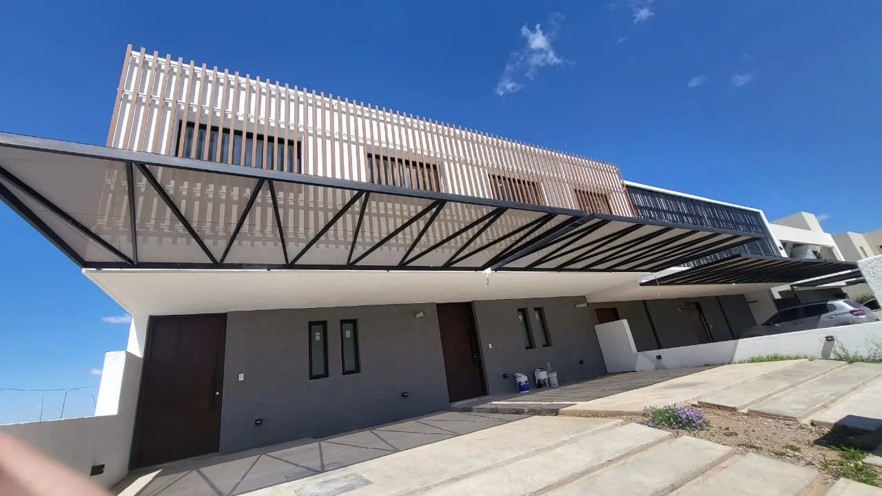 DUPLEX en VENTA en MANANTIALES de 3 DORMITORIOS