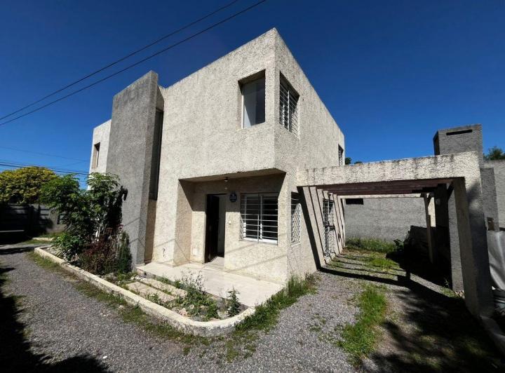 Casa · 90m² · 7 Ambientes · 1 Cochera