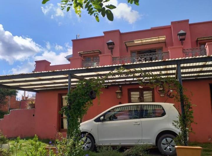 Casa · 200m² · 5 Ambientes · 2 Cocheras