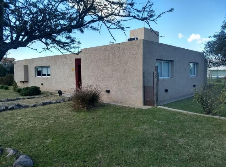 Casa · 250m² · 6 Ambientes · 2 Cocheras
