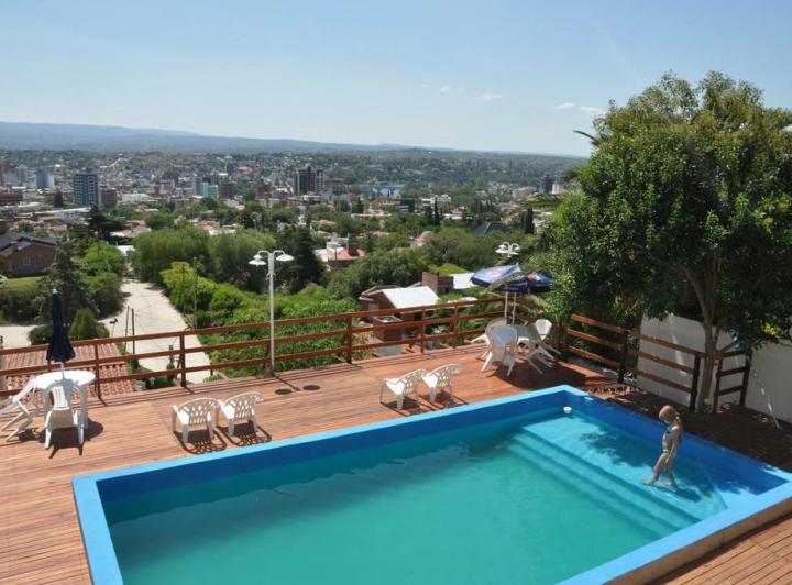 Casa · 390m² · 9 Ambientes · 3 Cocheras