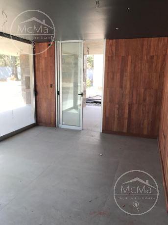 Casa · 180m² · 3 Dormitorios · 22 Cocheras