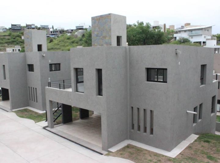 Casa · 200m² · 5 Ambientes · 2 Cocheras