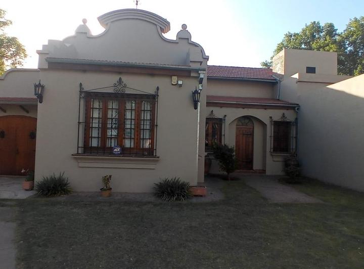 Casa · 320m² · 5 Ambientes · 2 Cocheras