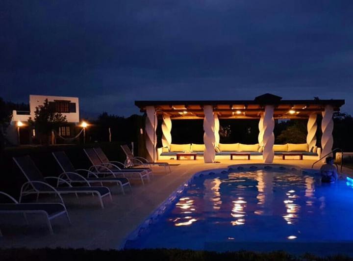 Casa · 500m² · 6 Ambientes · 5 Cocheras