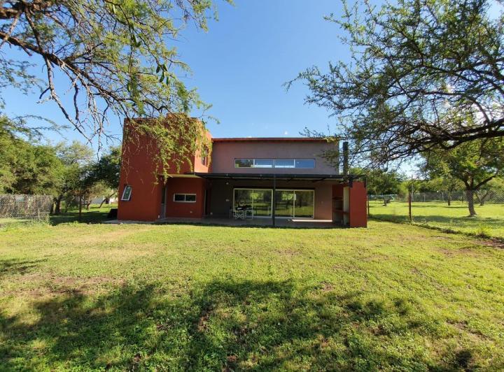 Casa · 260m² · 3 Ambientes · 2 Cocheras