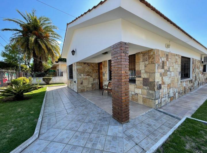 Casa · 186m² · 7 Ambientes · 2 Cocheras