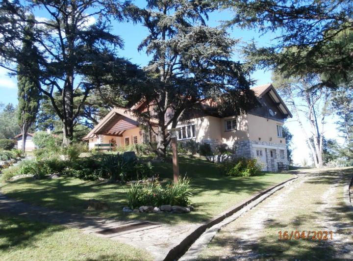 Casa · 267m² · 10 Ambientes · 1 Cochera
