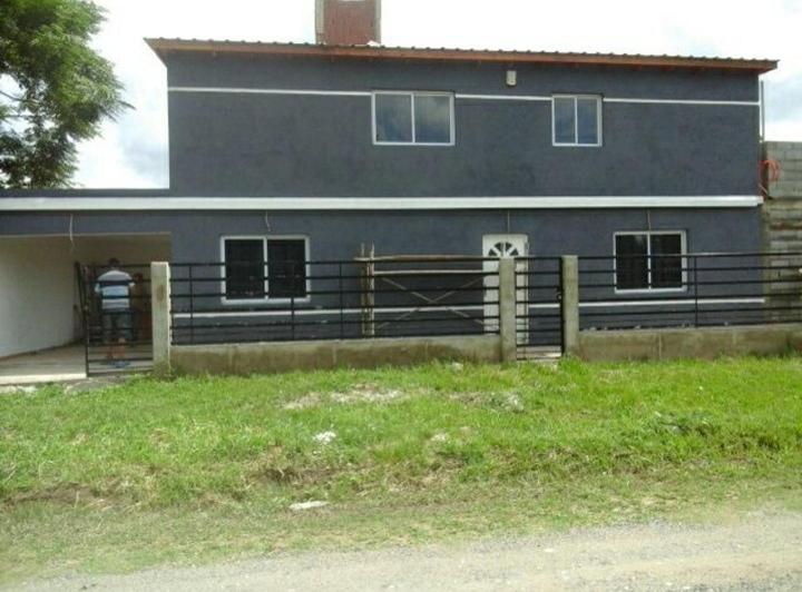 Casa · 230m² · 6 Ambientes · 2 Cocheras