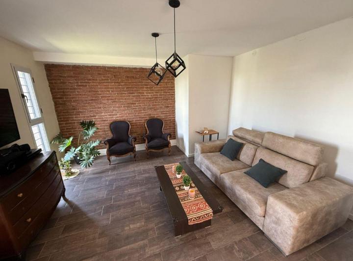 Casa · 140m² · 5 Ambientes · 1 Cochera