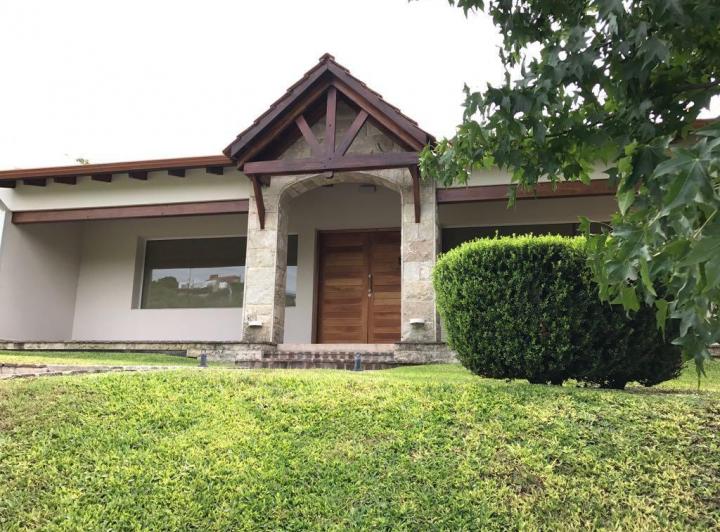 Casa · 526m² · 5 Ambientes · 2 Cocheras