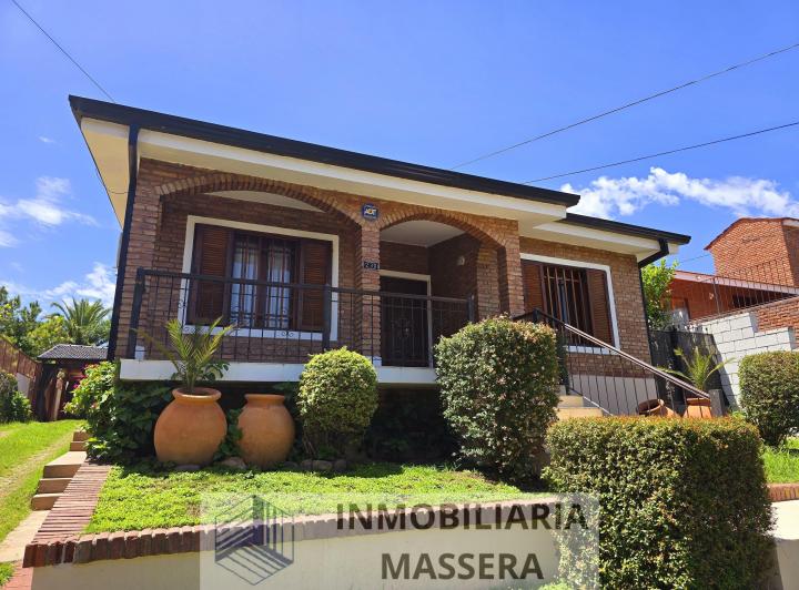 Casa · 240m² · 7 Ambientes · 3 Cocheras