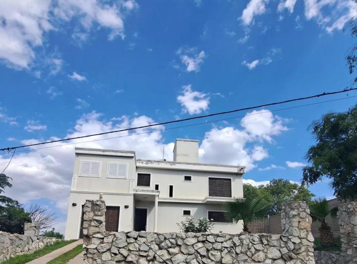 Casa · 235m² · 8 Ambientes