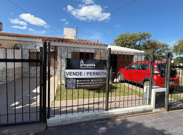 Casa · 80m² · 2 Ambientes · 2 Cocheras