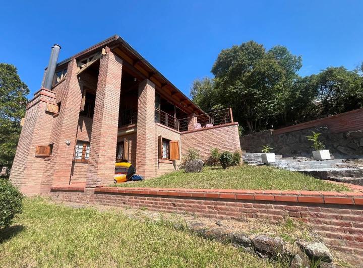 Casa · 170m² · 2 Dormitorios