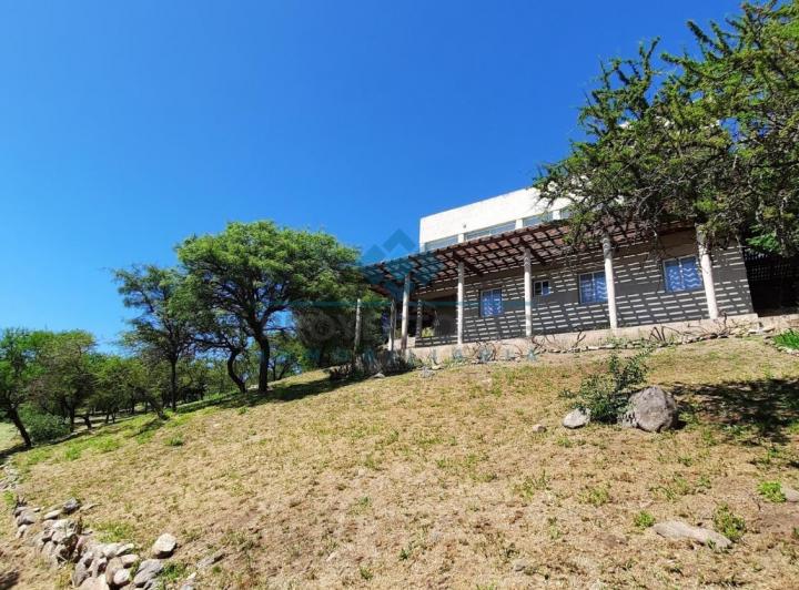 Casa · 300m² · 5 Ambientes · 1 Cochera