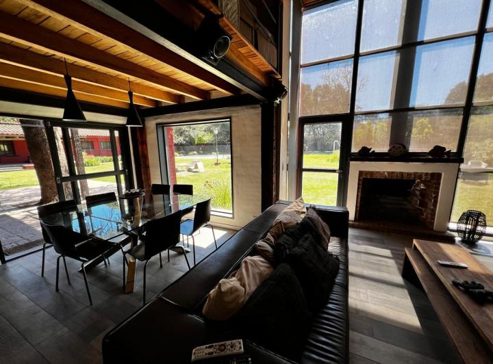 Casa · 350m² · 7 Ambientes · 4 Cocheras