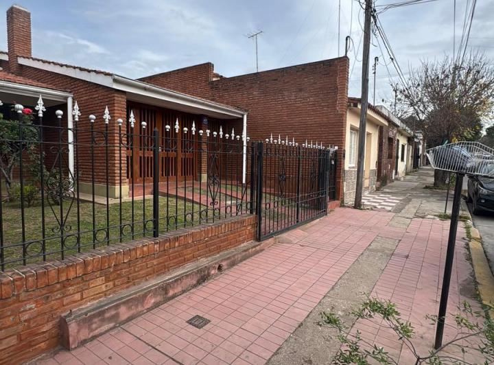 Casa · 308m² · 6 Ambientes · 2 Cocheras