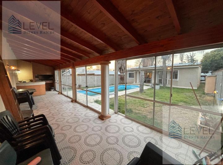 Casa · 178m² · 5 Ambientes · 1 Cochera