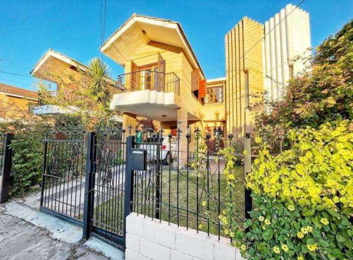 Casa · 152m² · 4 Ambientes · 1 Cochera