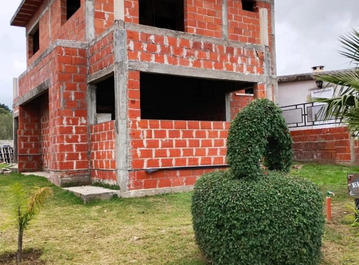 Casa · 657m²