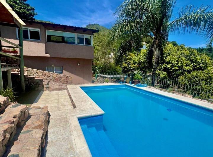 Casa · 142m² · 4 Dormitorios · 3 Cocheras