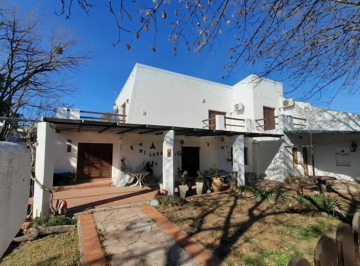 Casa · 250m² · 8 Ambientes · 4 Cocheras