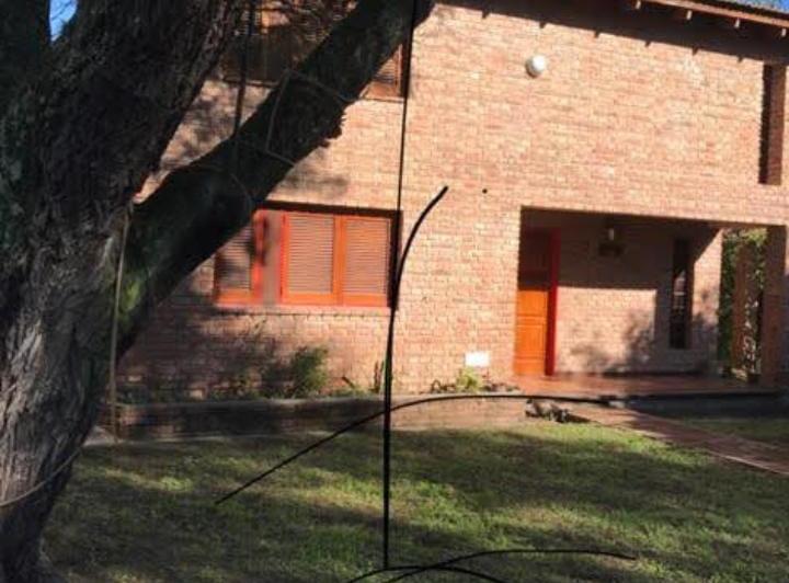 Casa · 200m² · 4 Ambientes · 2 Cocheras