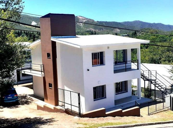 Casa · 80m² · 5 Ambientes · 1 Cochera