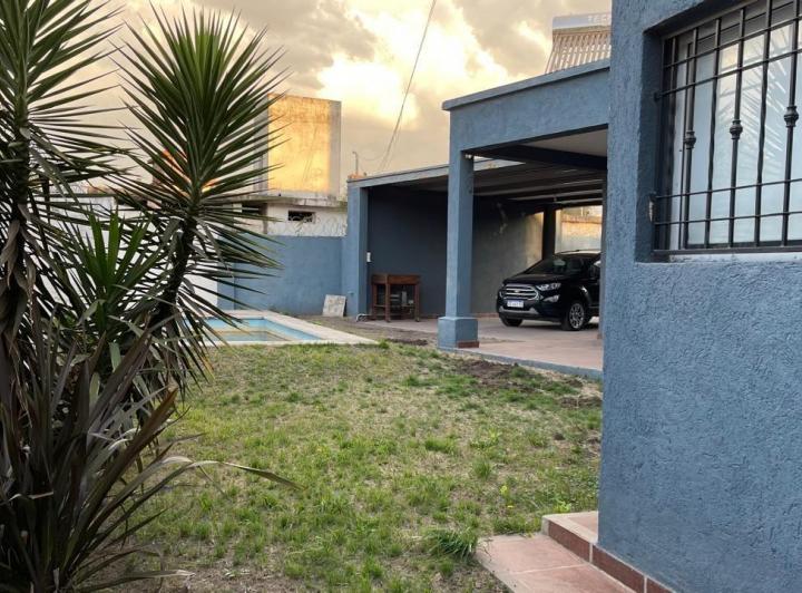 Casa · 253m² · 10 Ambientes · 2 Cocheras