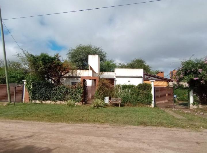 Casa · 90m² · 6 Ambientes · 2 Cocheras