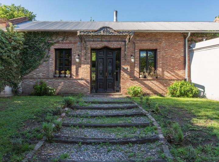 Casa · 360m² · 9 Ambientes · 2 Cocheras