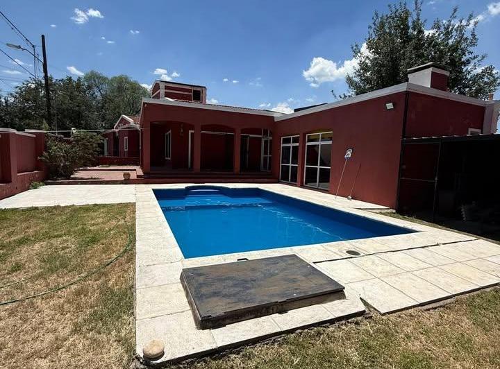 Casa · 241m² · 12 Ambientes · 2 Cocheras